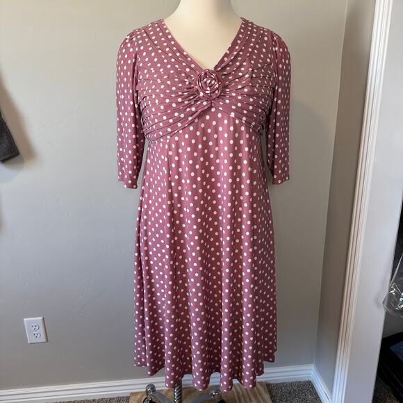 Signature Robbie Bee Mauve Polka Dot Ruched Dress - Picture 2 of 9